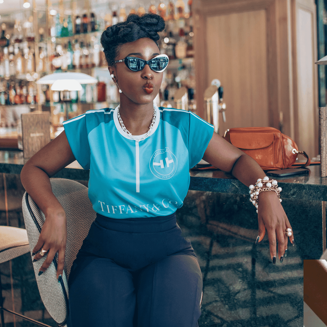 Portrait en tee-shirt bleu